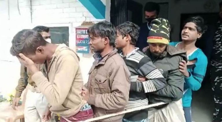 पुलिस ने सुजापुर इलाके से पांच लोगों को आग्नेयास्त्रों के साथ गिरफ्तार किया